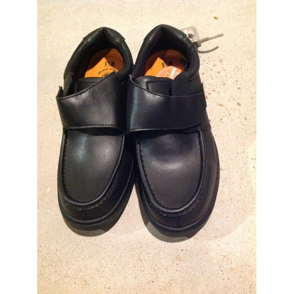 Earth Spirit Black Slip-Resistant Shoes Size 9.5 Wide (New)